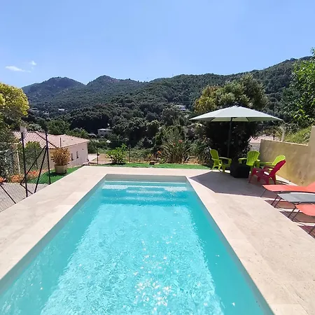 아파트 - Bottom Of Villa, Quiet Garden, And Pool