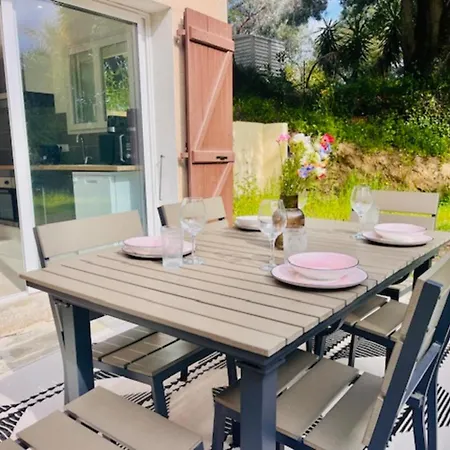 Apartman - Bottom Of Villa, Quiet Garden, And Pool